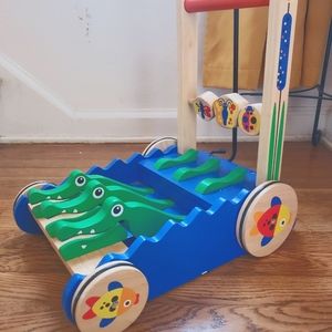 Melissa & Doug Chomp and Clack Wooden Push Toy